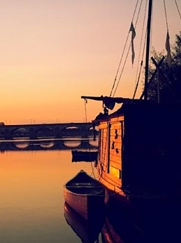 Different Holidays (Loire Romance)