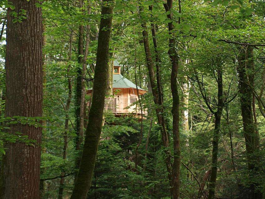 Château de Kermenguy Cabanes dans les arbres, bulle et tentes lodge