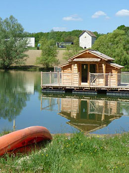 Cabanes flottantes du lac de Pelisse