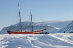 photo noorderlicht (ship in the ice)